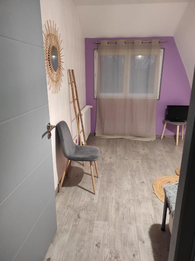 Agreable Et Spacieuse Chambre Familiale Sansac-de-Marmiesse Bagian luar foto